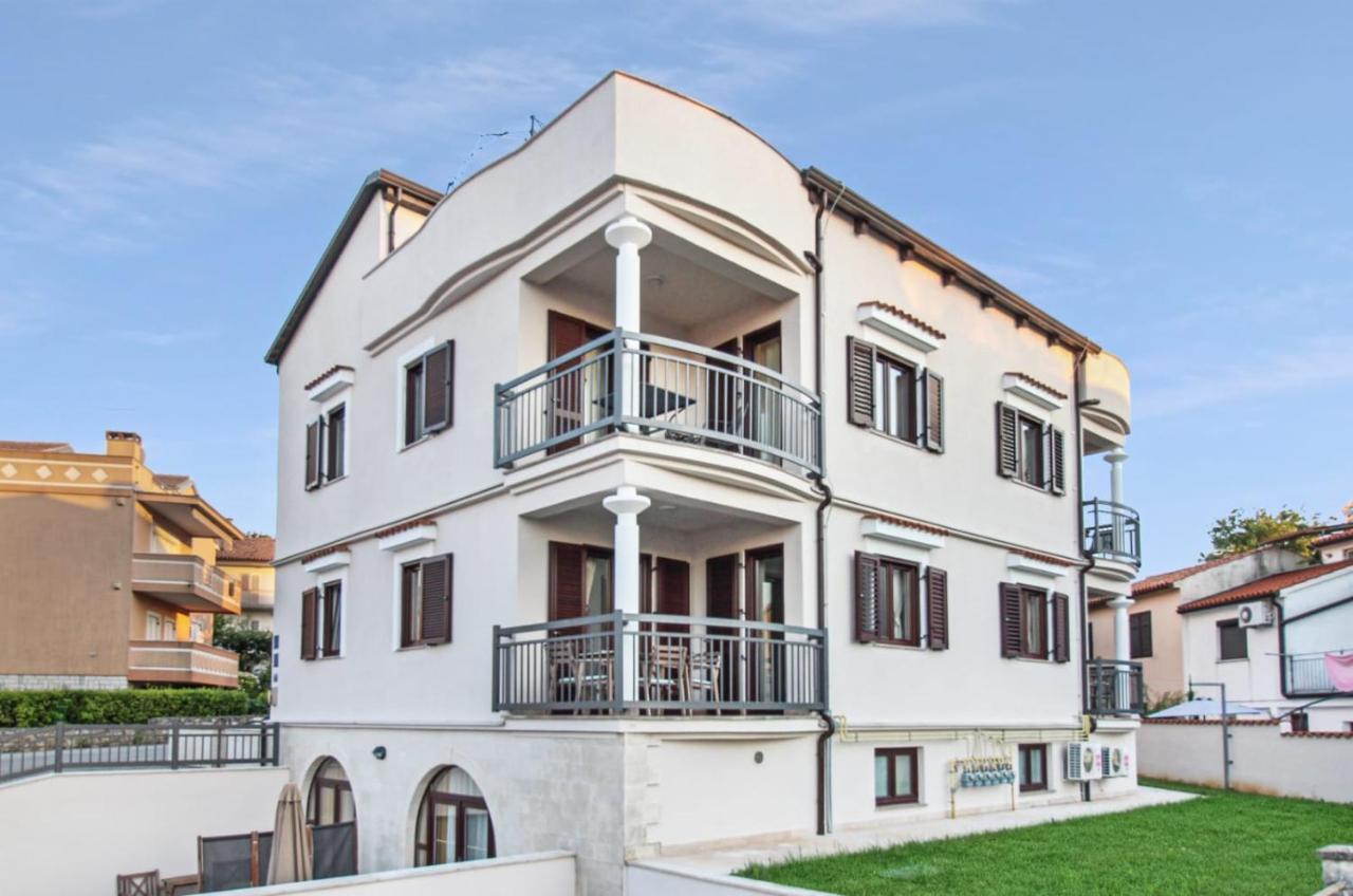 Apartments Villa Alba ポレッチ エクステリア 写真