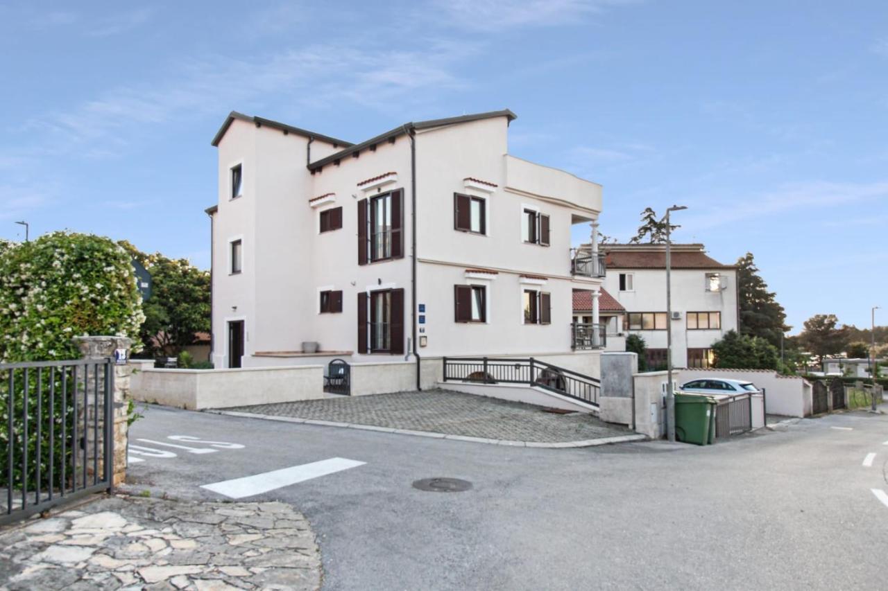Apartments Villa Alba ポレッチ エクステリア 写真