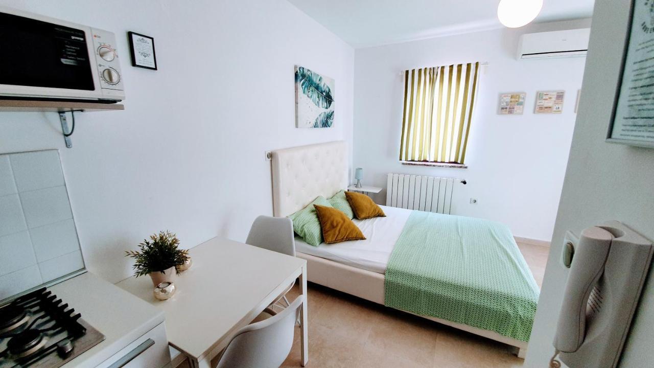 Apartments Villa Alba ポレッチ エクステリア 写真