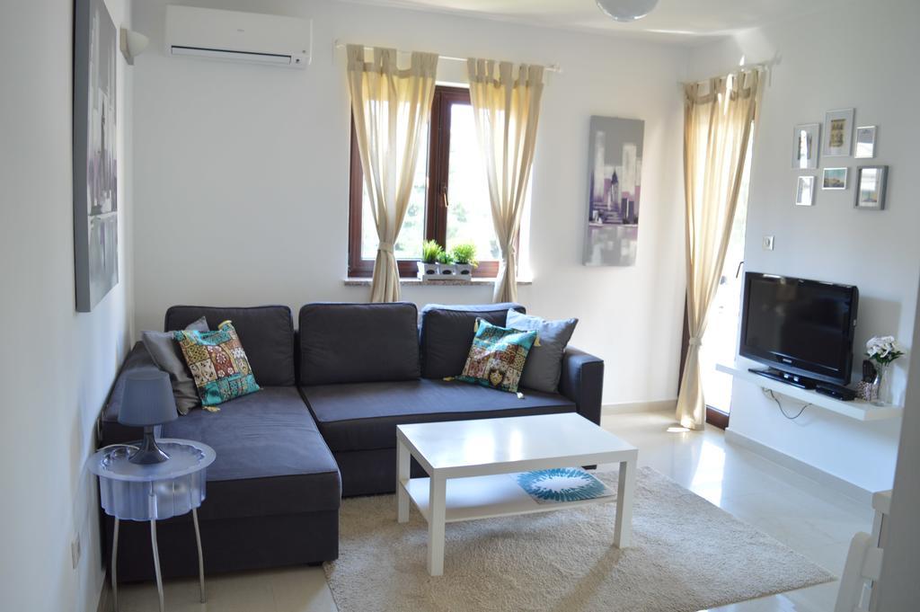 Apartments Villa Alba ポレッチ エクステリア 写真