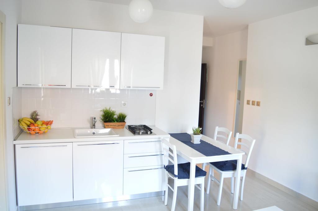 Apartments Villa Alba ポレッチ エクステリア 写真