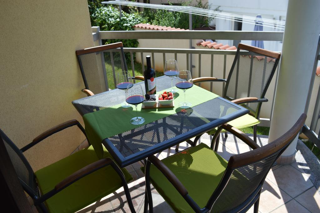 Apartments Villa Alba ポレッチ エクステリア 写真