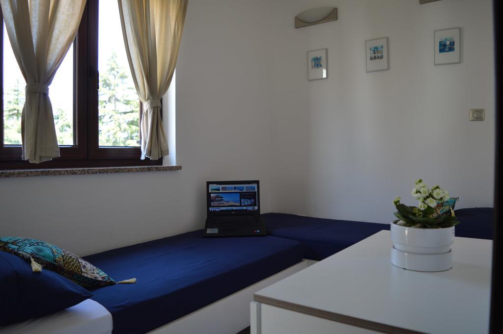 Apartments Villa Alba ポレッチ エクステリア 写真