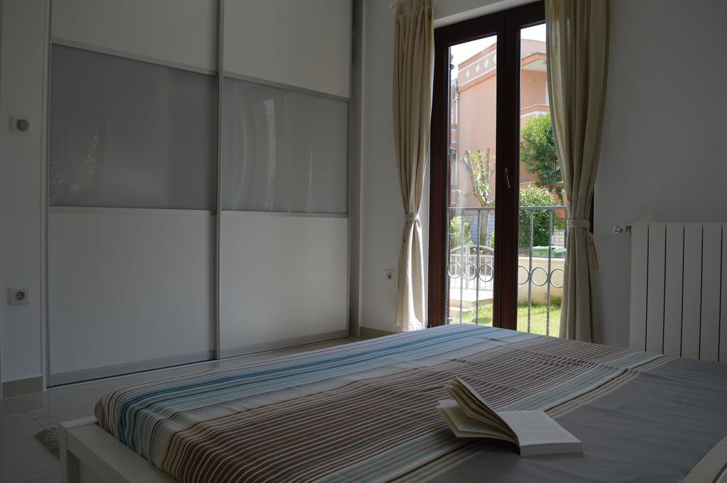 Apartments Villa Alba ポレッチ エクステリア 写真
