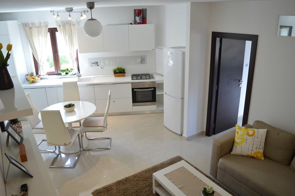Apartments Villa Alba ポレッチ エクステリア 写真