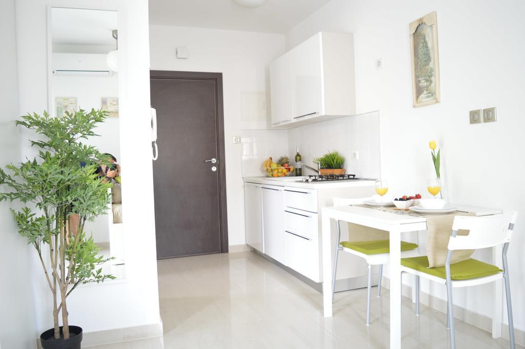 Apartments Villa Alba ポレッチ エクステリア 写真